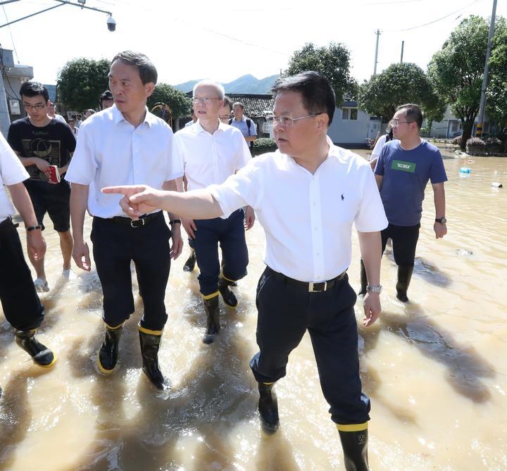 东吴证券财富家园,怎么看待现在歌曲中狗屁不通的歌词