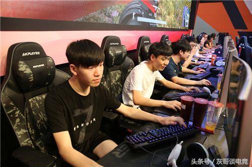 穿越火线加入战队,cf怎么加团领东西