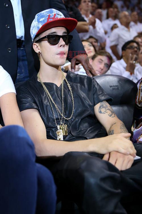 Justin Bieber微博首秀！“Hello to my fans”引发粉丝狂热