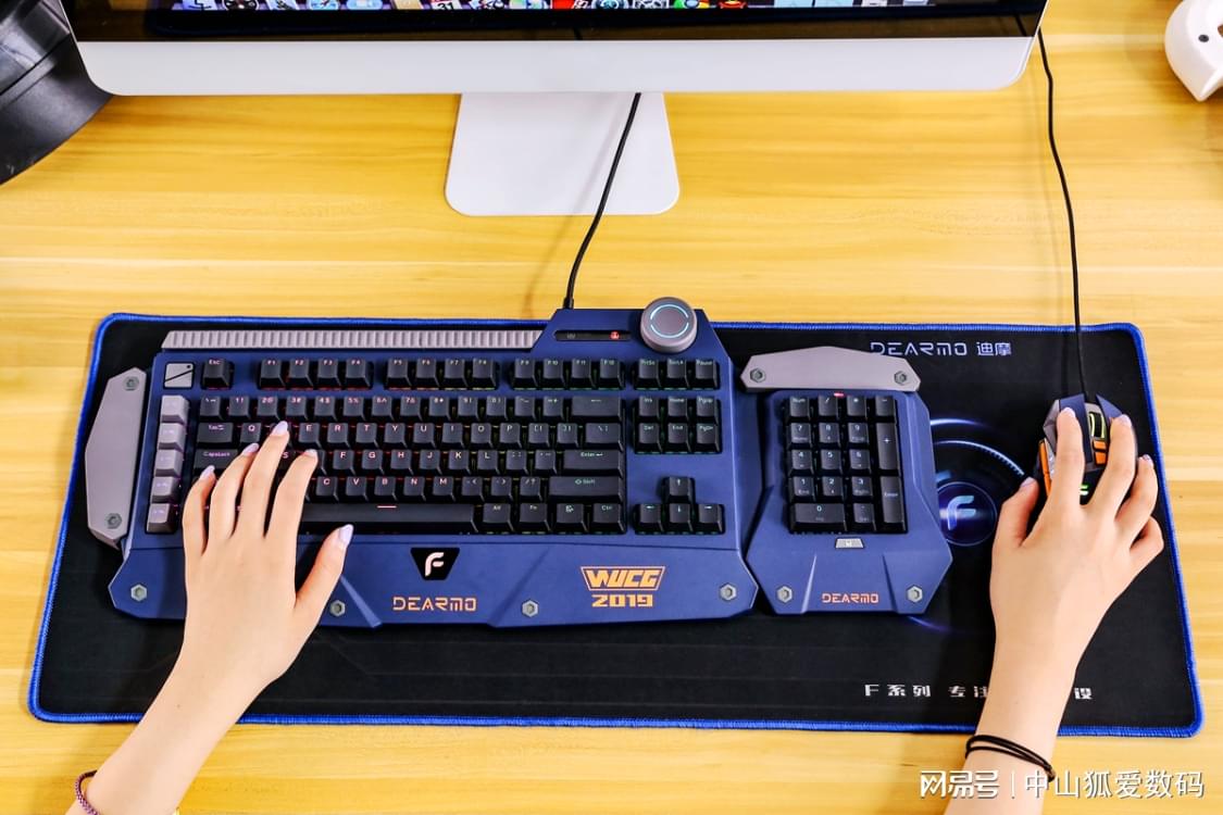 暴雪经典游戏推荐_魔兽争霸星际争霸暗黑破坏神守望先锋_游戏悍将刀锋1暴雪版