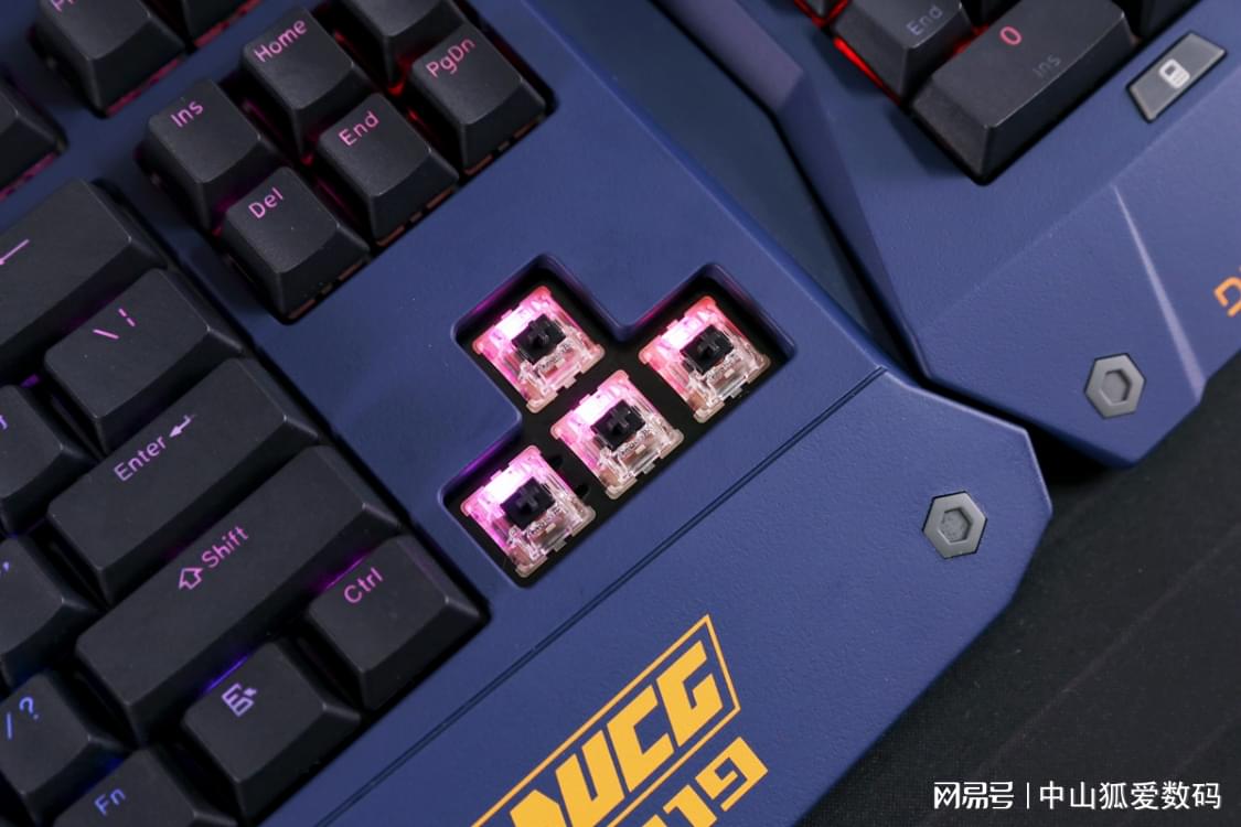 游戏悍将刀锋1暴雪版_魔兽争霸星际争霸暗黑破坏神守望先锋_暴雪经典游戏推荐