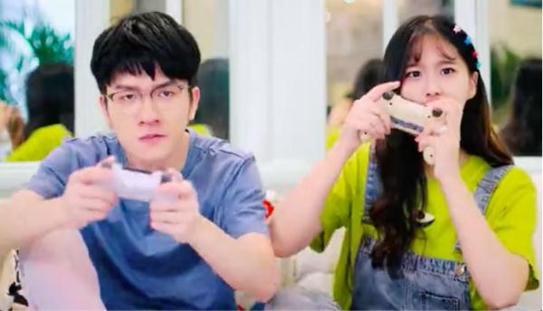 职业电竞选手若风 戚蓝尹 我家小两口_戚蓝尹游戏直播间