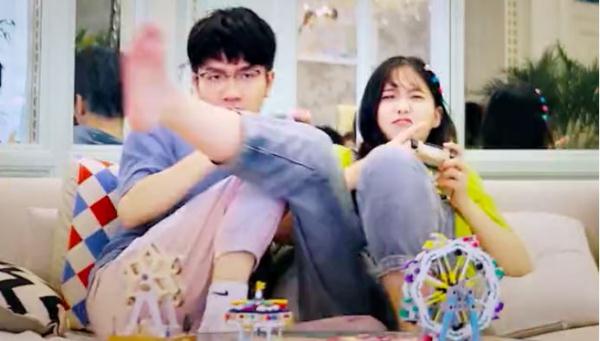 戚蓝尹游戏直播间_职业电竞选手若风 戚蓝尹 我家小两口