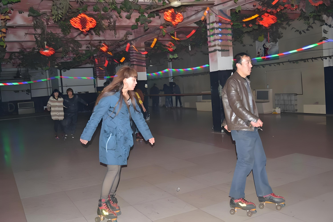 所有跑酷游戏溜冰鞋_一线城市发展复古溜冰场 千禧一代文艺复兴 溜冰场汉化运动