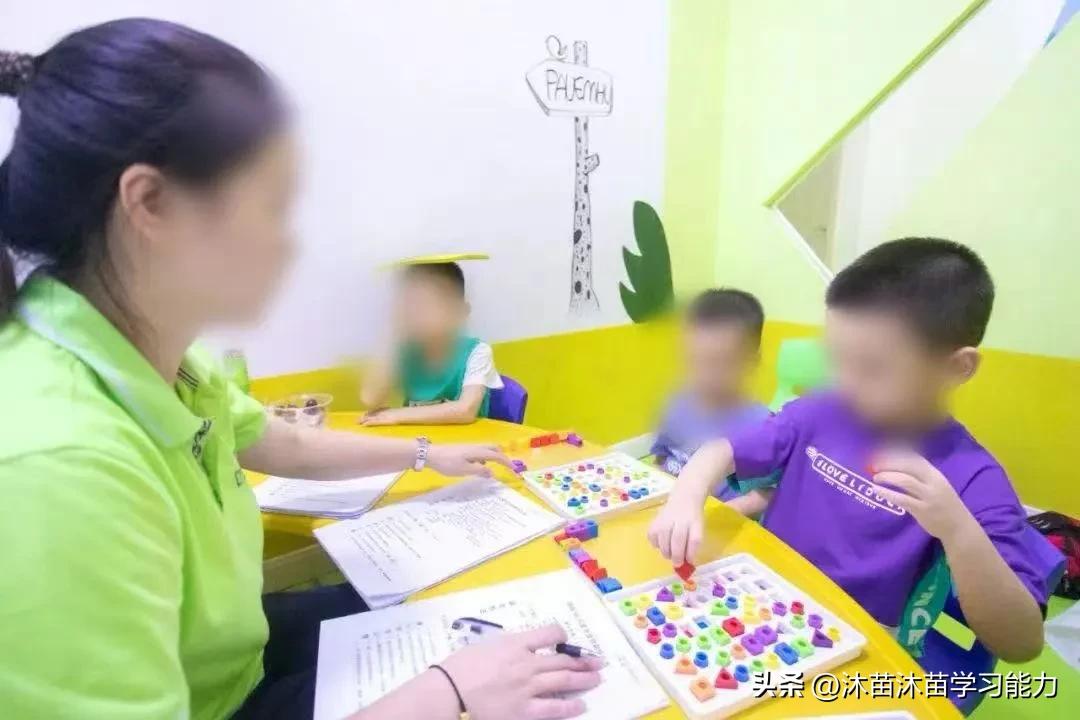 儿童手部协调能力提升方法_双手协调能力训练_幼儿园游戏手指打鼓视频