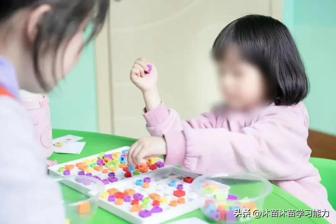 幼儿园游戏手指打鼓视频_双手协调能力训练_儿童手部协调能力提升方法