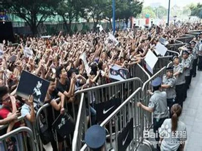 游戏里跟女孩子聊天聊什么话题好