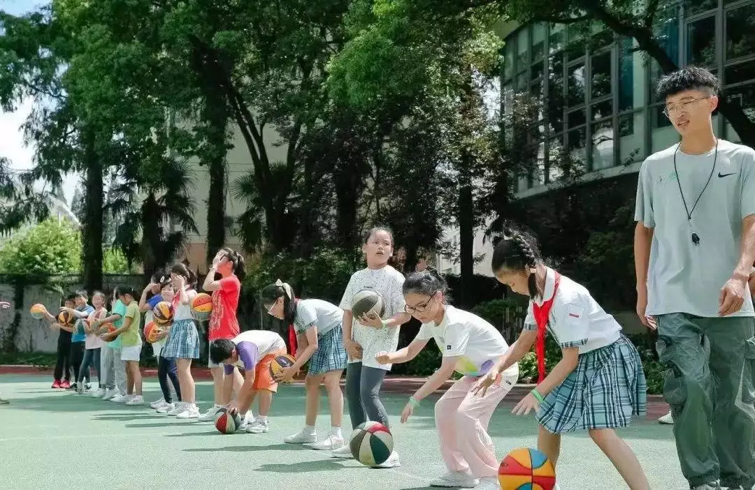 孩子沉迷手机游戏怎么办_如何控制孩子游戏时间_提高注意力的游戏