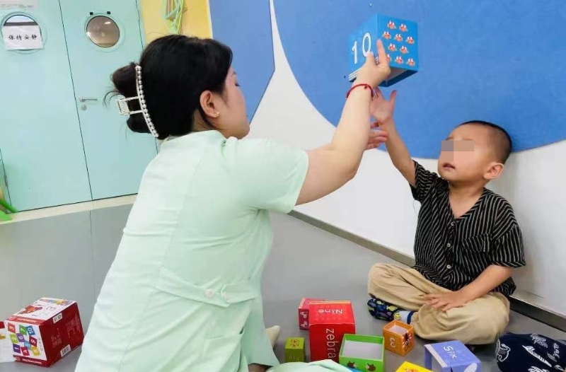 自闭症幼儿社交游戏_孤独症儿童社交技能训练_社交游戏干预孤独症