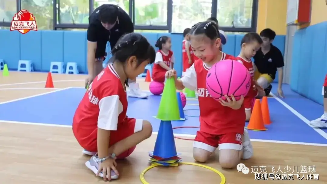 体育课跳跃游戏_亲子运动游戏_趣味体育游戏