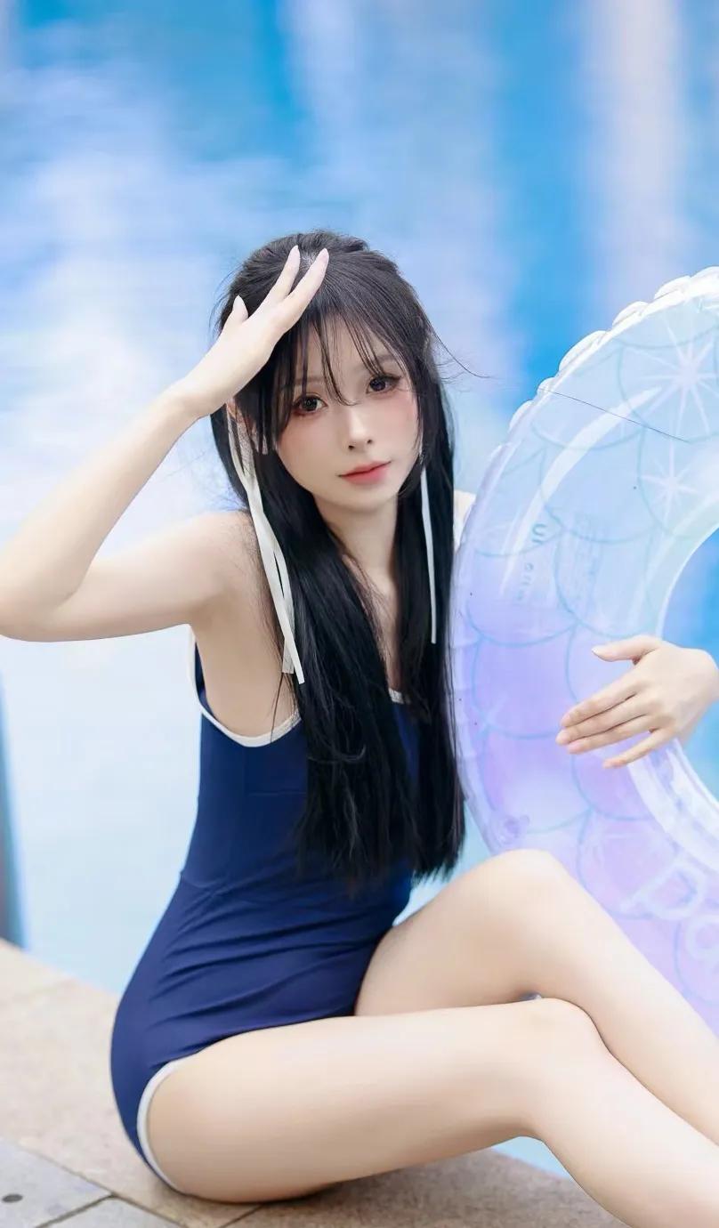 水上乐园美女时刻_一群美女在泳池戏水的游戏_夏日泳池美女风采