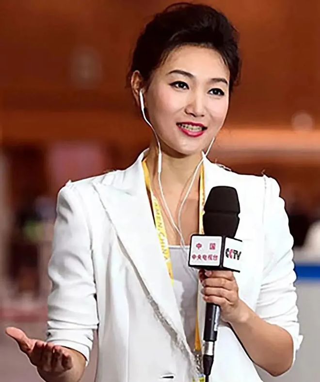 央视主播李梓萌：沈阳走出的央视著名主持人，男友在雾中迷路了