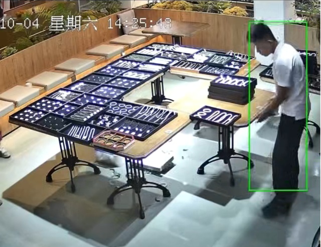 “这应该是全网最贵的声音！”价值百万玉手镯摔碎 当事人发声