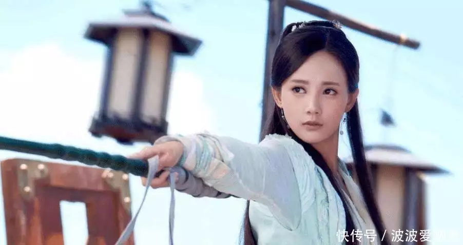郭靖战死时，杨过没去救他，另一位大侠却去了，还带走了九阴真经