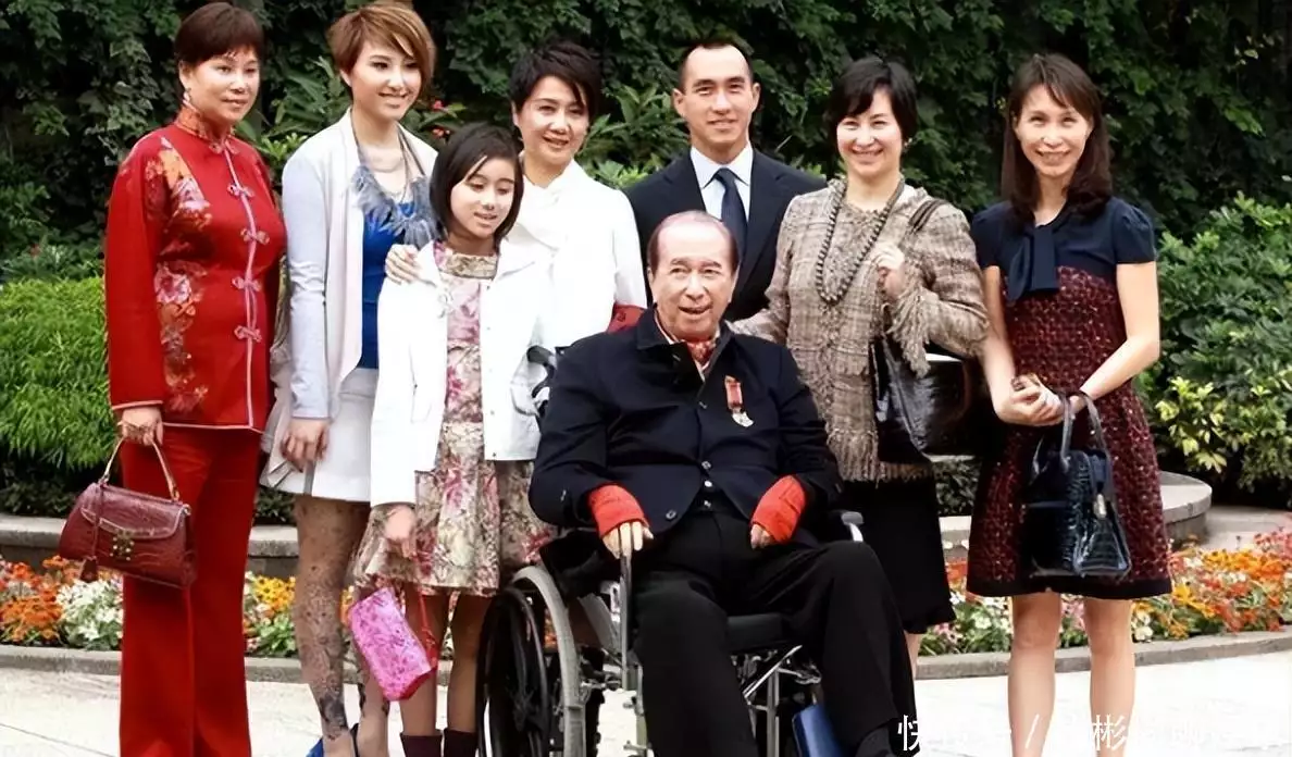 赌王何鸿燊去世一年才下葬，不是因为风水，而是与李嘉诚妻子有关