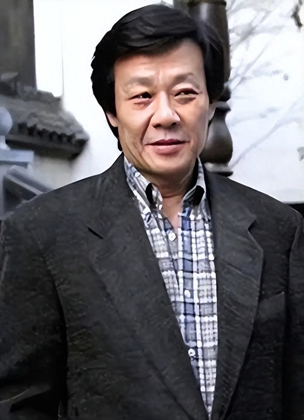 寇世勋，27年与妻妾同住，晚年孤苦悔恨终老