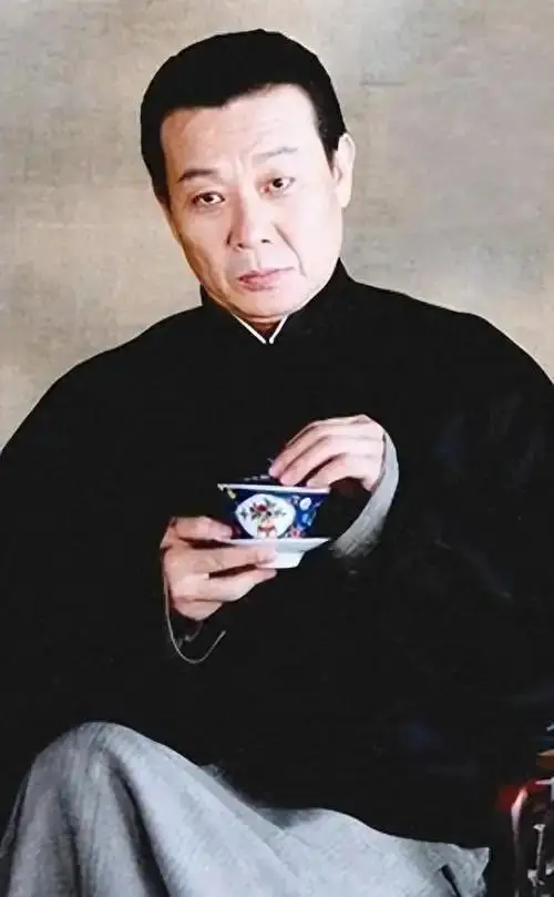 寇世勋，27年与妻妾同住，晚年孤苦悔恨终老
