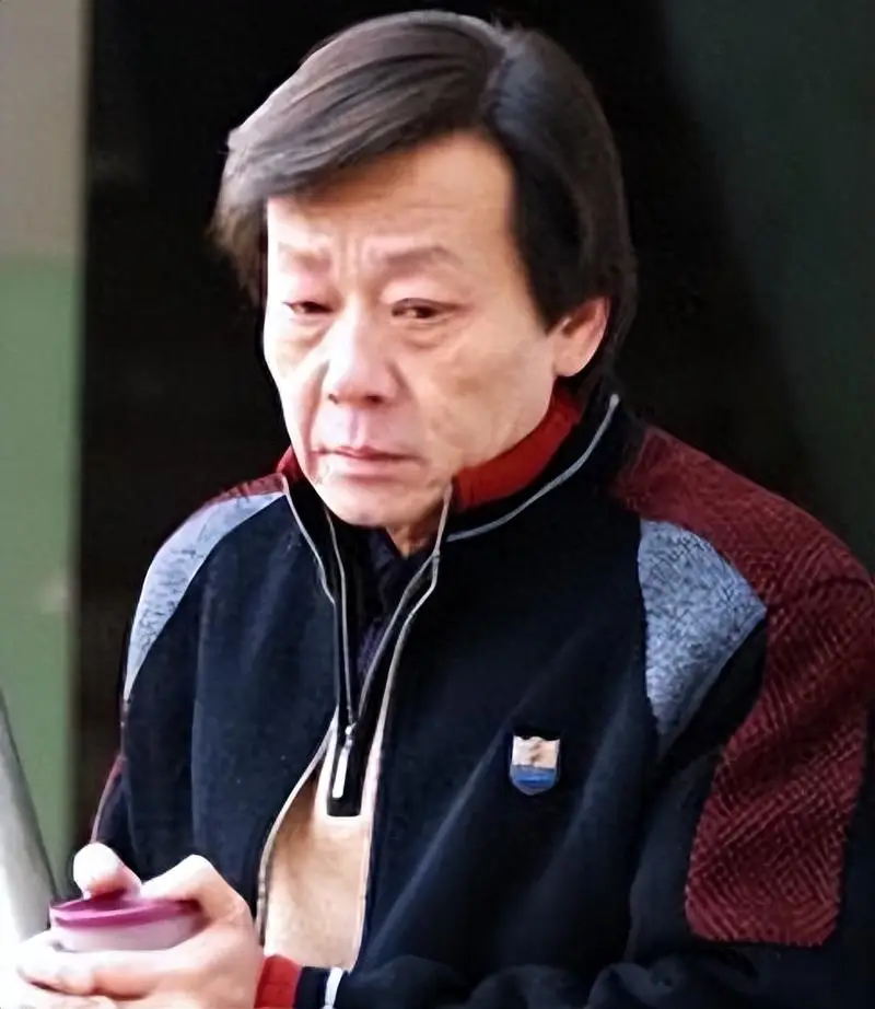 寇世勋，27年与妻妾同住，晚年孤苦悔恨终老
