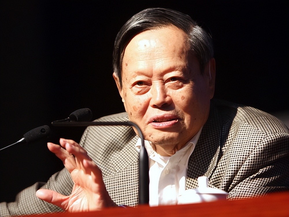 杨振宁三次拒绝父亲回国邀请，父亲抱憾离世，杨振宁一直耿耿于怀