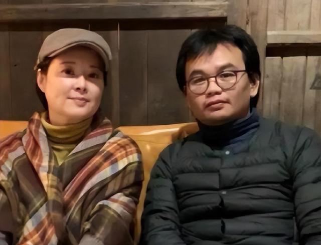 事实证明，50岁的袁立已经活成一个“笑话”