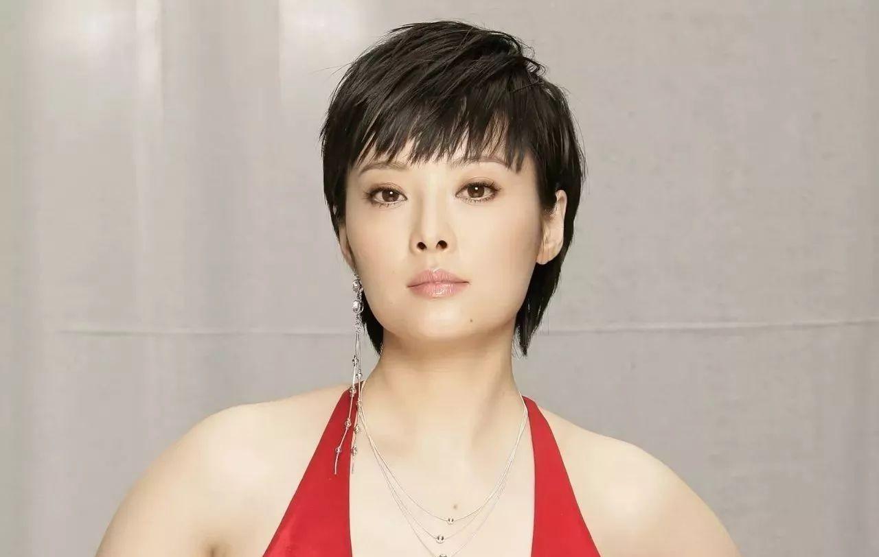 女星的潇洒爱情：6个男友，嫁过仨，做小三被人妻怒扇耳光