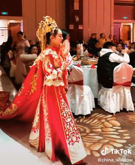 中式婚礼火遍全球！华丽梦幻有排面，国外网友：我也想整一个