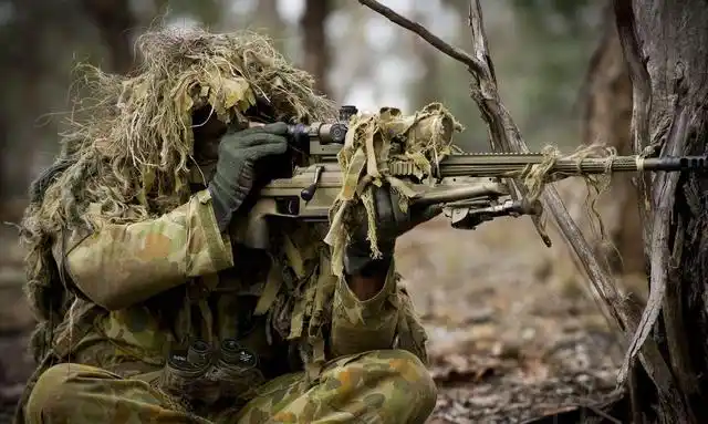 子弹打中人真实图片_子弹击中人体后的真实伤害_影视剧中中枪后依然战斗的情节