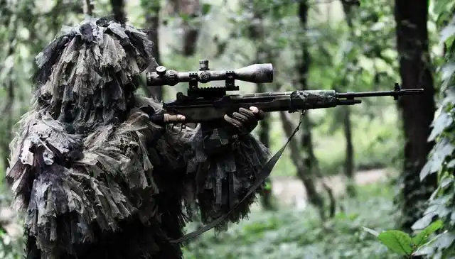 子弹打中人真实图片_影视剧中中枪后依然战斗的情节_子弹击中人体后的真实伤害