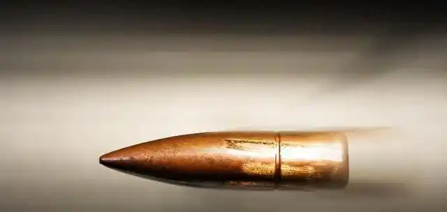 子弹真实_子弹打中人真实图片_子弹的照片