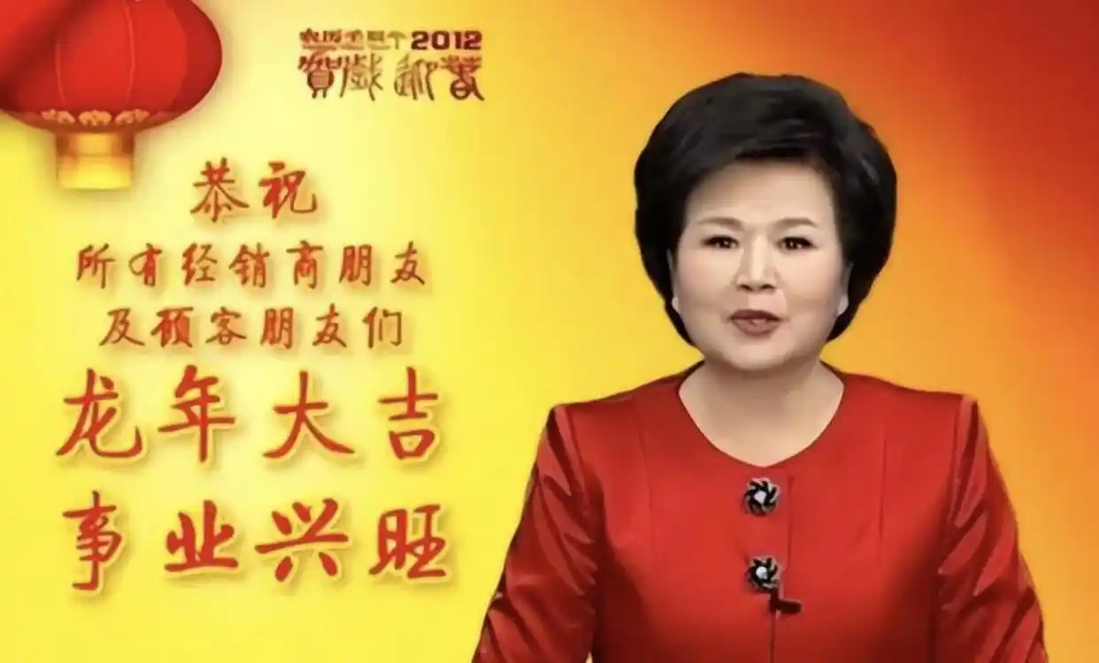 邢质斌近照曝光：76岁满头白发，与丈夫相濡以沫安享晚年