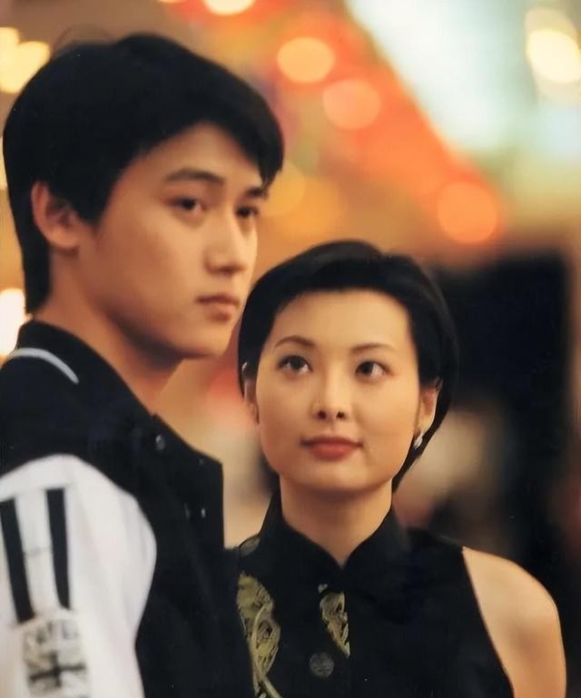 袁立：被徐威宠了12年，三婚两离后50岁无子女，她到底图什么？