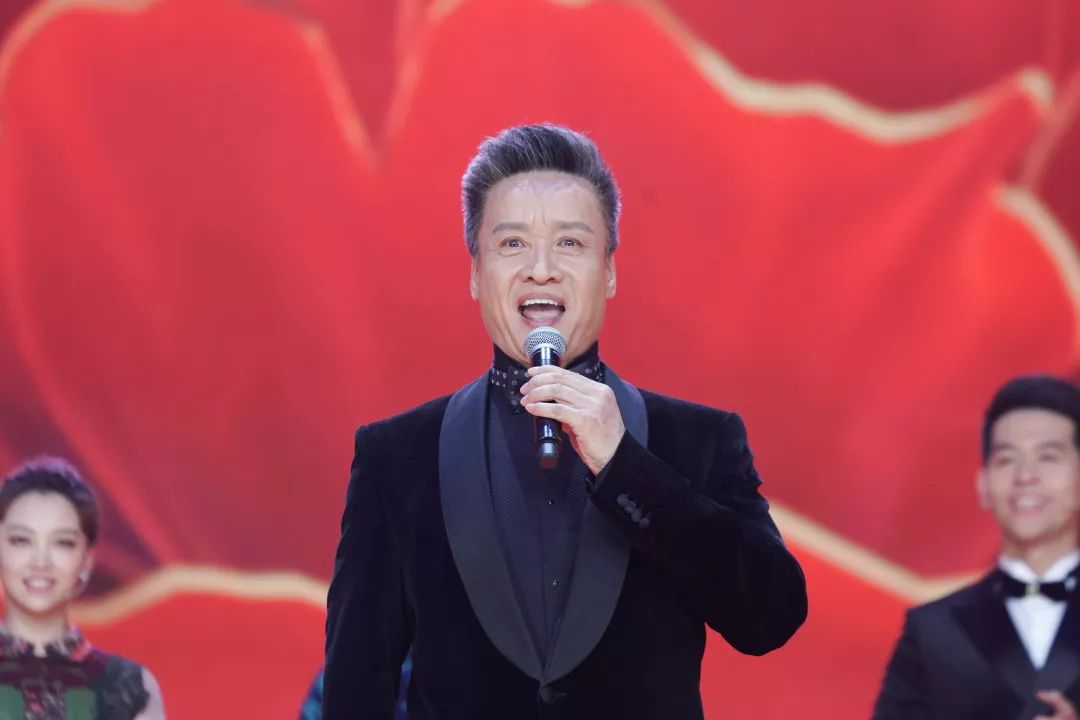 官媒亲自点名，68岁阎维文暴露真实处境，李双江一个字都没说错