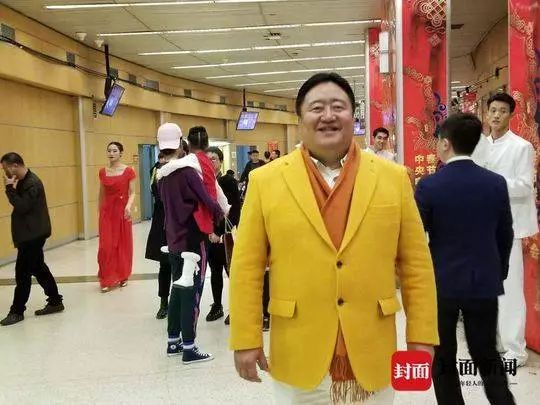 “春晚最牛观众” 来自哈尔滨的“笑脸哥”霸屏春晚19年