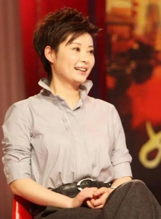 一见钟情！香港富豪追求袁立，送800万房被拒，12年的坚持爱情
