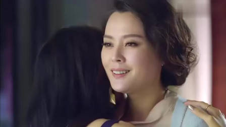 碰瓷党遇上女司机，别以为不敢撞你，男子当场被活活撞飞！