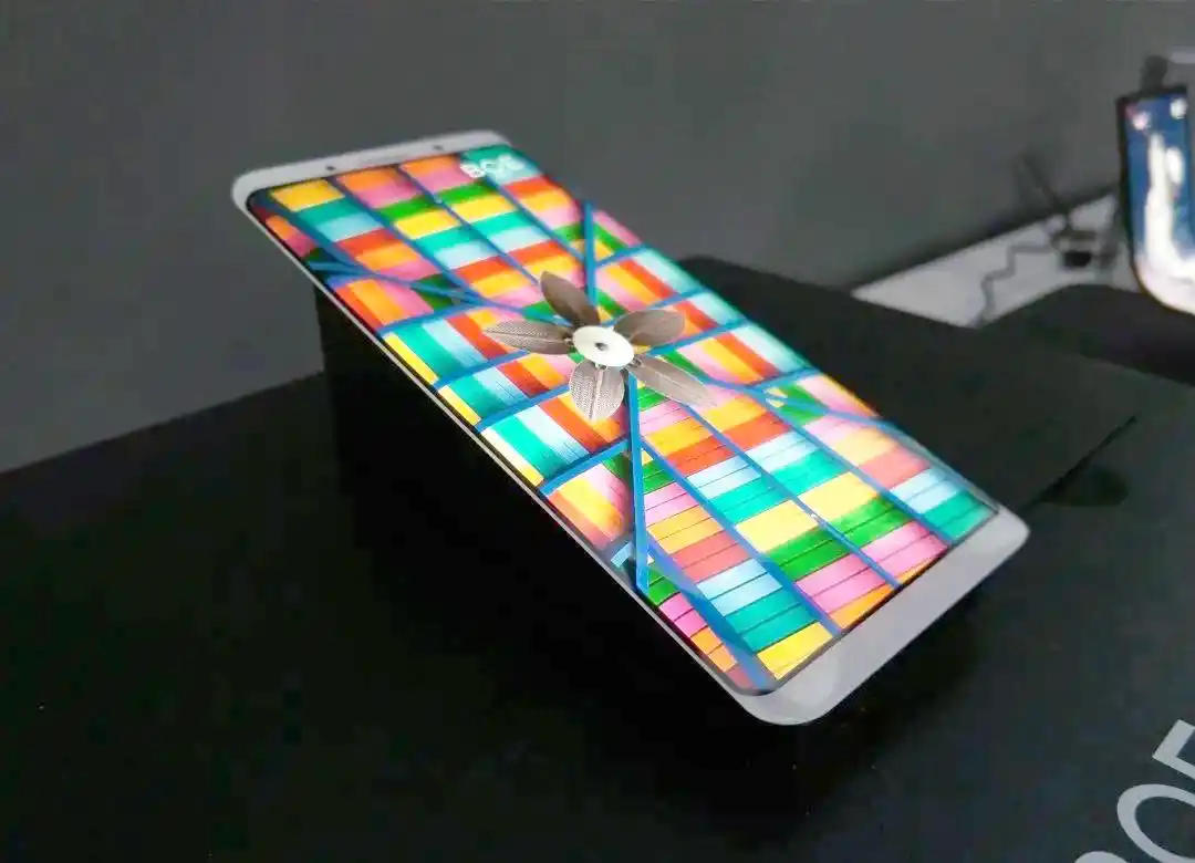 OLED屏幕与LCD屏幕对比_oled的优缺点_OLED屏幕优点与缺点分析